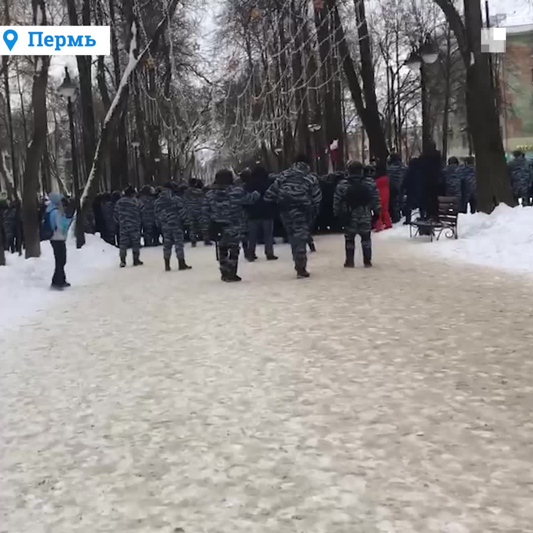 В Перми прошла несанкционированная акция в поддержку Навального 31 января  2021 г - 31 января 2021 - 59.ру