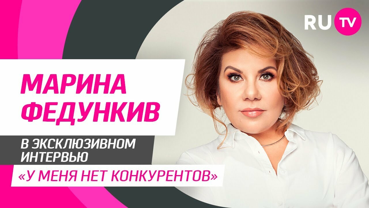 Жена показывает мужу прелести (61 фото)