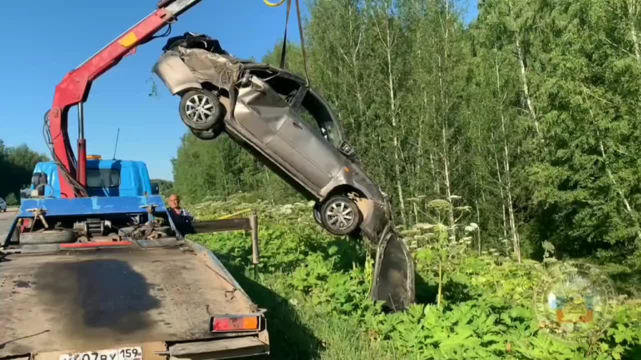 На трассе Кунгур — Соликамск в Прикамье автомобиль выехал в кювет и  перевернулся: один человек погиб 22 июля 2022 г - 22 июля 2022 - 59.ру