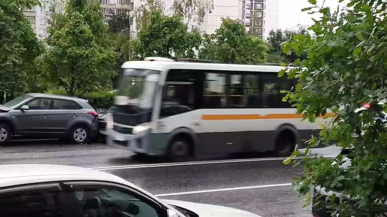 На западе Москвы водитель каршеринга снес четыре припаркованных автомобиля:  ДТП в столице 31 мая 2023 года в районе Митино, машины пострадали в  результате аварии — об этом сообщили в полиции Москвы - 31 мая 2023 -  МСК1.ру