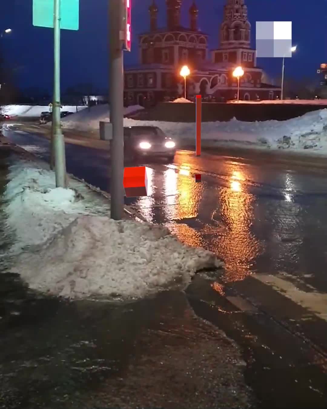 В Кургане из-за коммунальной аварии затопило перекресток Красина и Куйбышева  - 2 марта 2023 - 45.ру