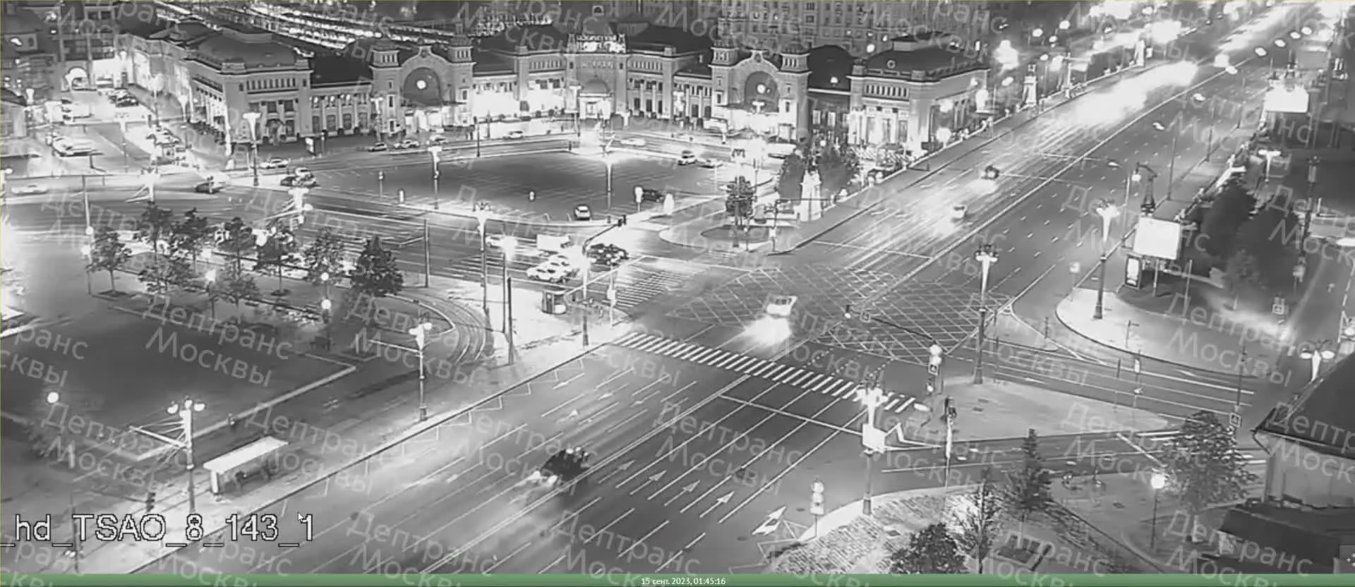 В центре Москвы в районе 1-й Тверской-Ямской улицы водитель Mercedes влетел  в другой автомобиль и перевернулся, разбился вдребезги - 15 сентября 2023 -  МСК1.ру