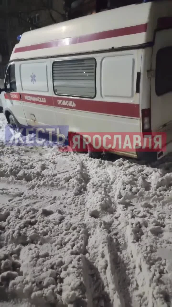 Скорая помощь в Ярославле: в Брагине в снежной каше застряла карета скорой,  ответ мэрии - 27 февраля 2024 - 76.ру