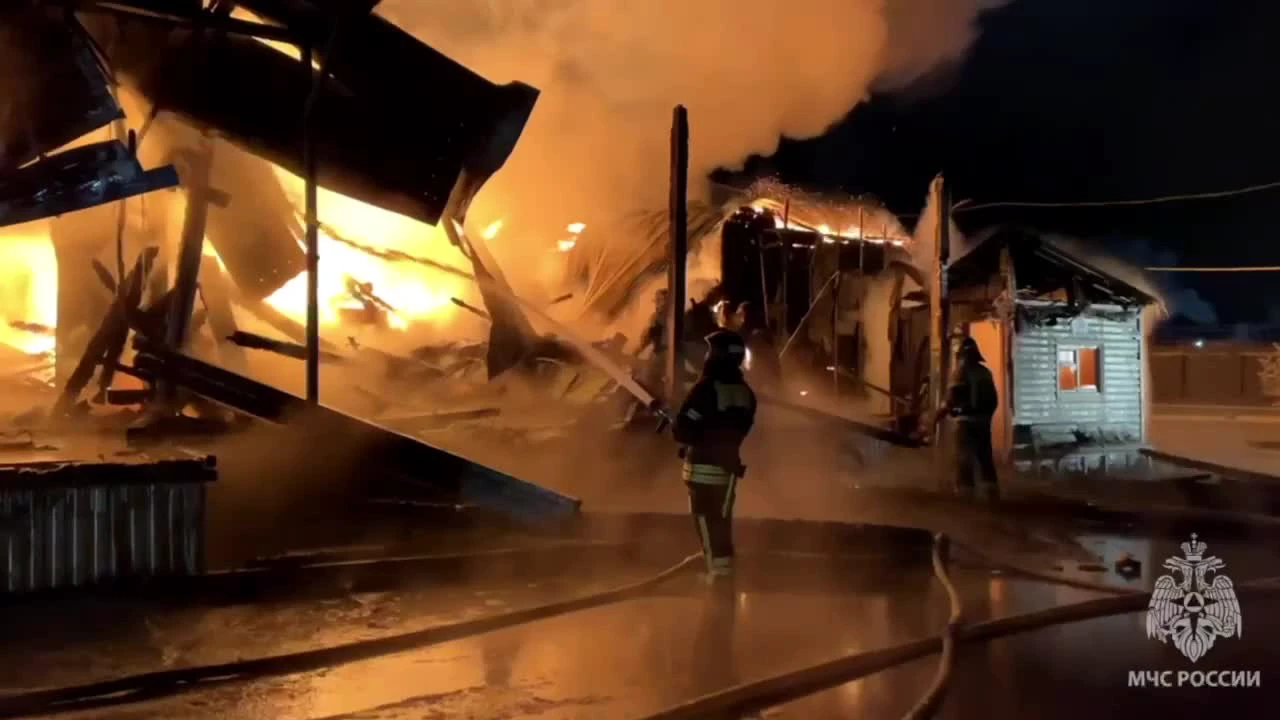 Крупный пожар в Архангельске — что горело в Новом поселке — видео - 6  декабря 2023 - 29.ру