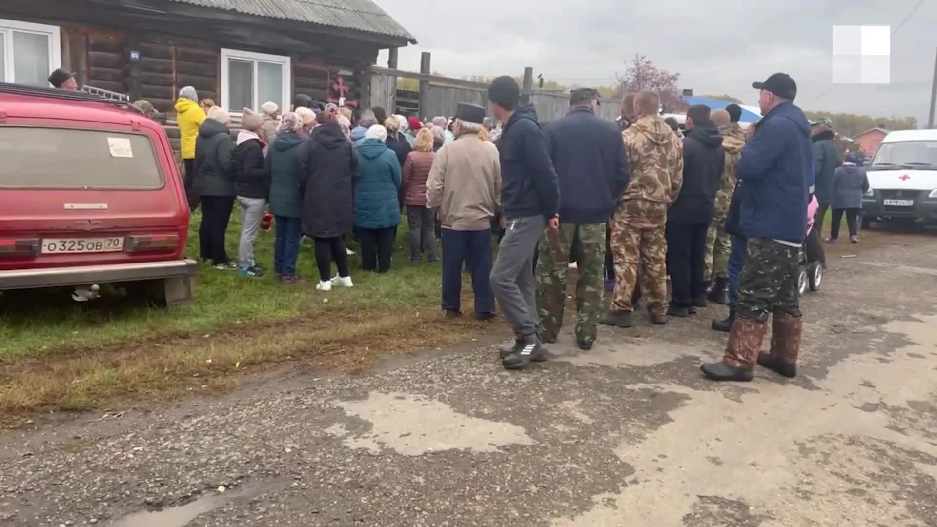 На похороны фельдшера в Томской области собралось всё село —  онлайн-трансляция с церемонии прощания - 28 сентября 2023 - НГС.ру