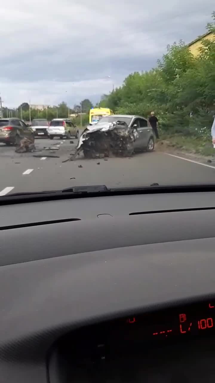 ДТП на Республиканском проезде в Ярославле. 09.08.2022, фото, видео - 10  августа 2022 - 76.ру