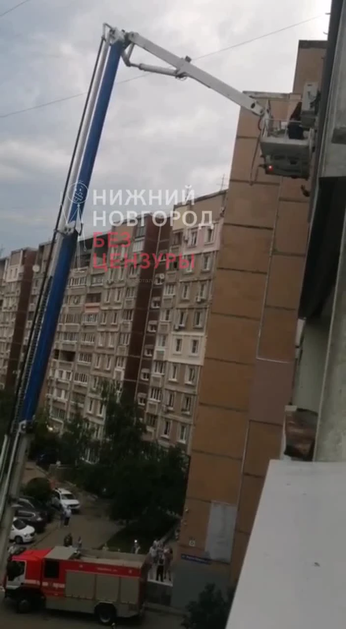 Мальчик залез на карниз балкона многоэтажки в Нижнем Новгороде 10 августа  2022 года - 10 августа 2022 - НН.ру