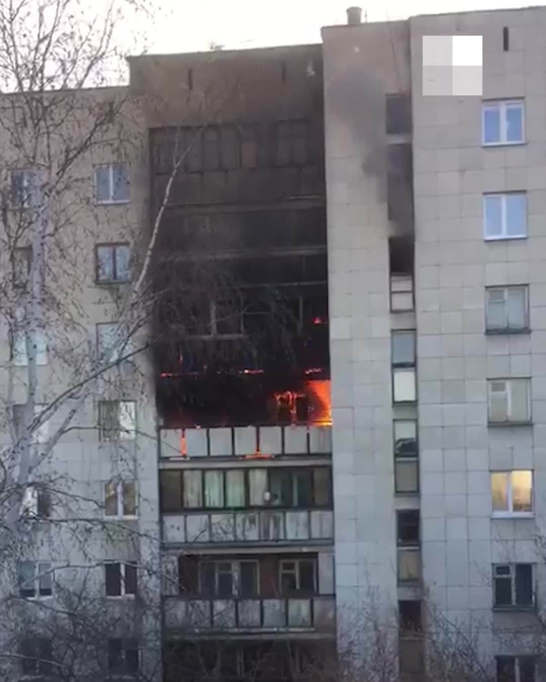 В Екатеринбурге во время пожара в многоэтажке на Белинского спасли восемь  человек, 23 апреля 2022 - 23 апреля 2022 - Е1.ру