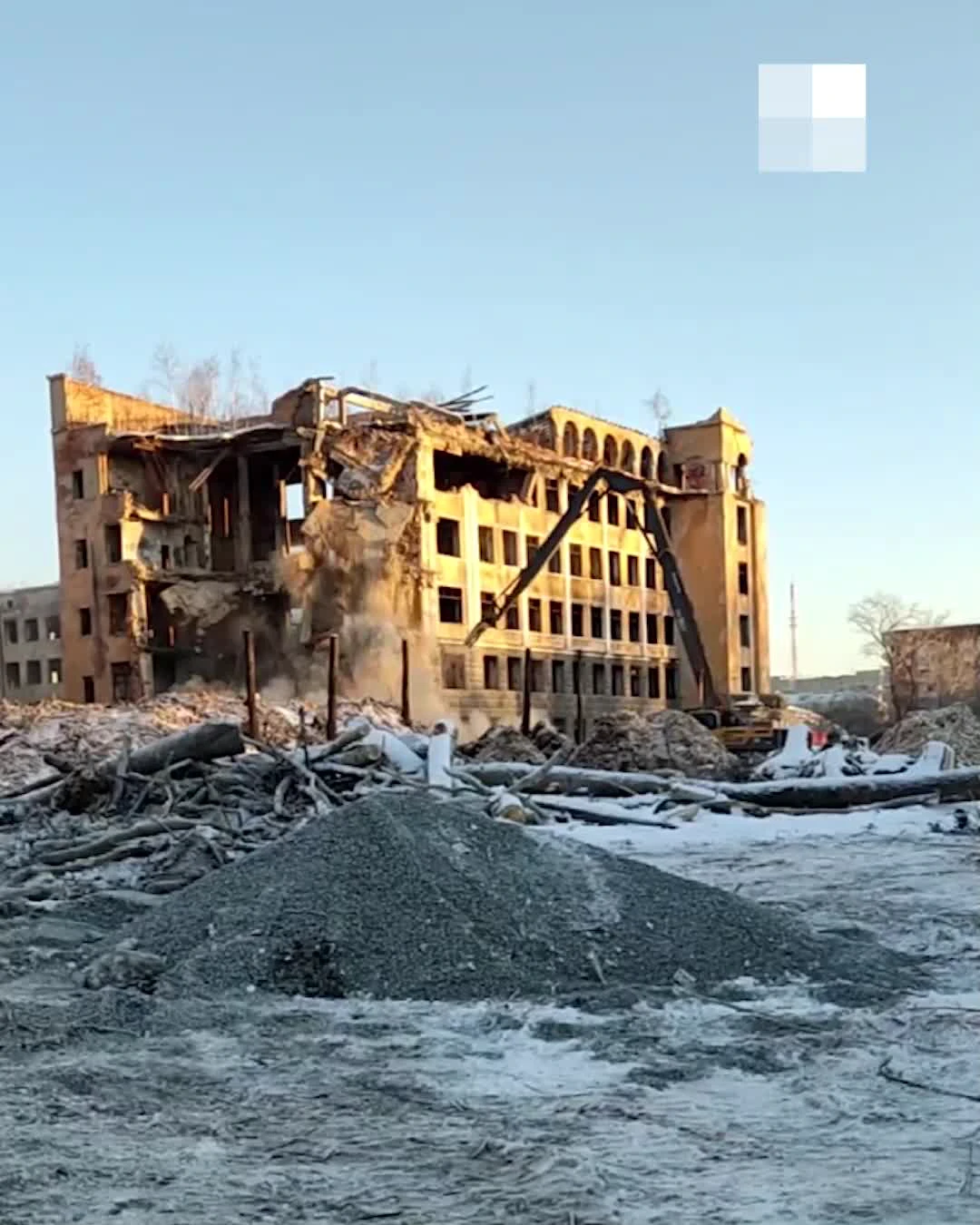 В Екатеринбурге показали, как сносят больницу в Зеленой Роще: фото, видео,  15 декабря 2022 года - 15 декабря 2022 - Е1.ру