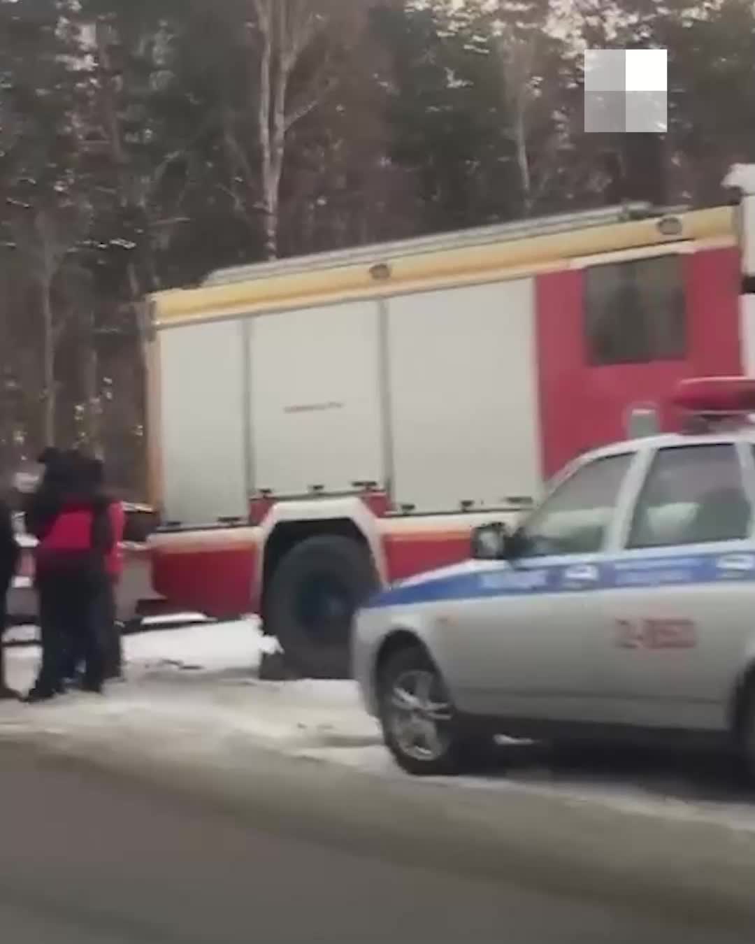 В Кольцово начался огромный пожар на переулке Речном. По пути на тушение  машина МЧС попала в ДТП 20 ноября 2022 г. - 20 ноября 2022 - Е1.ру