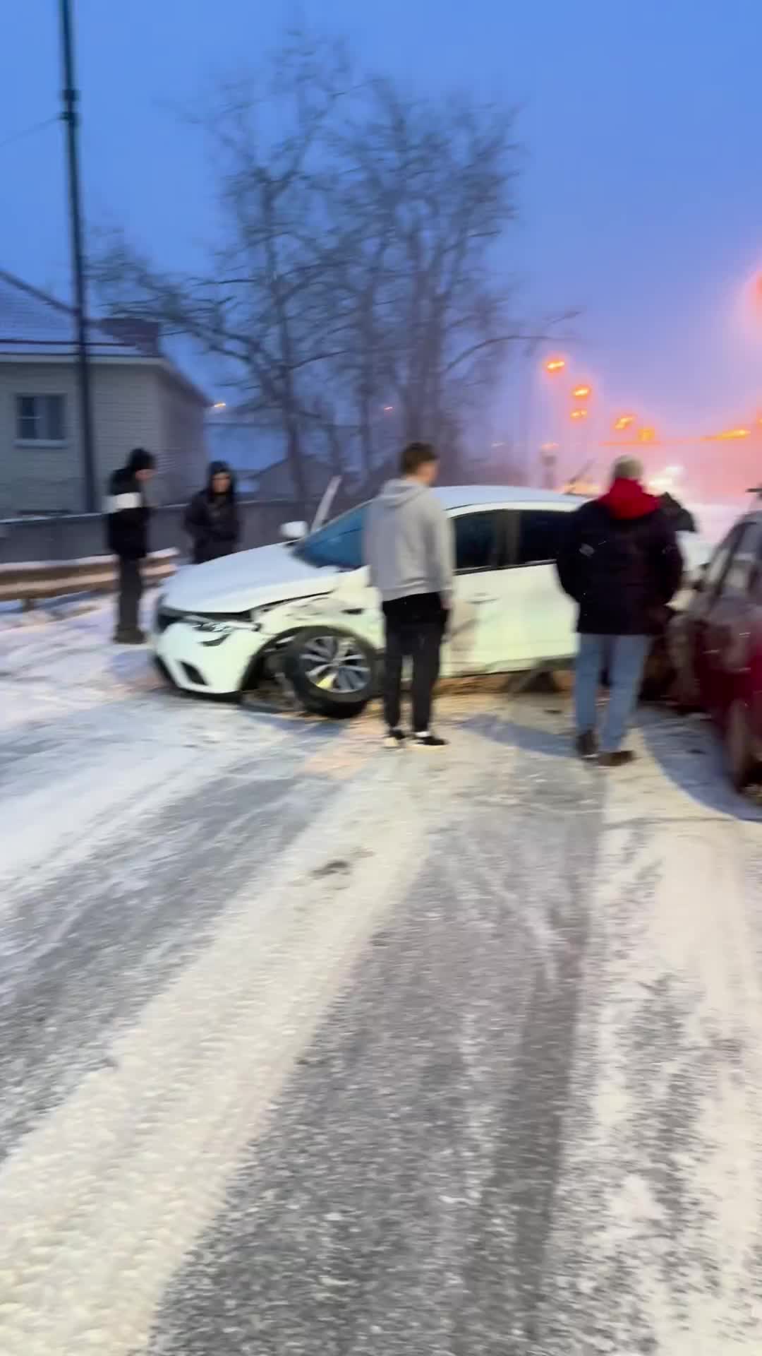 В Архангельске дороги замело снегом, ситуация на дорогах - 10 мая 2024 - 29. ру