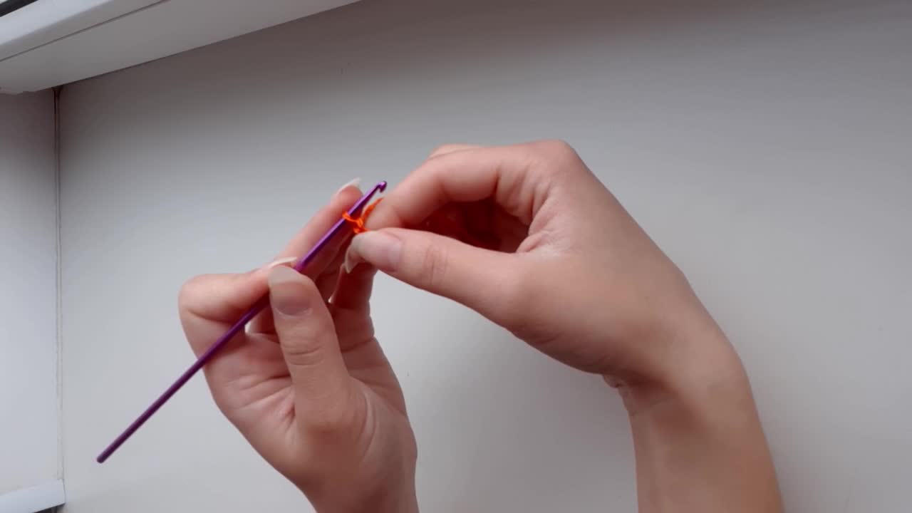 Как вязать воздушную петлю крючком с нуля: пошаговая инструкция для начинающих