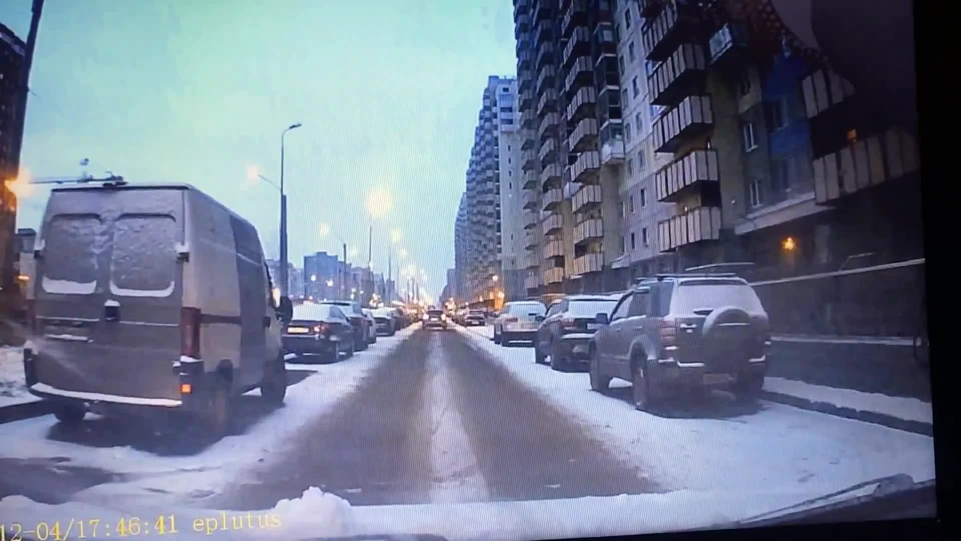 Автосервис, полыхавший в Шкиперском протоке, потушили, ранг пожара снижен —  Мегаполис