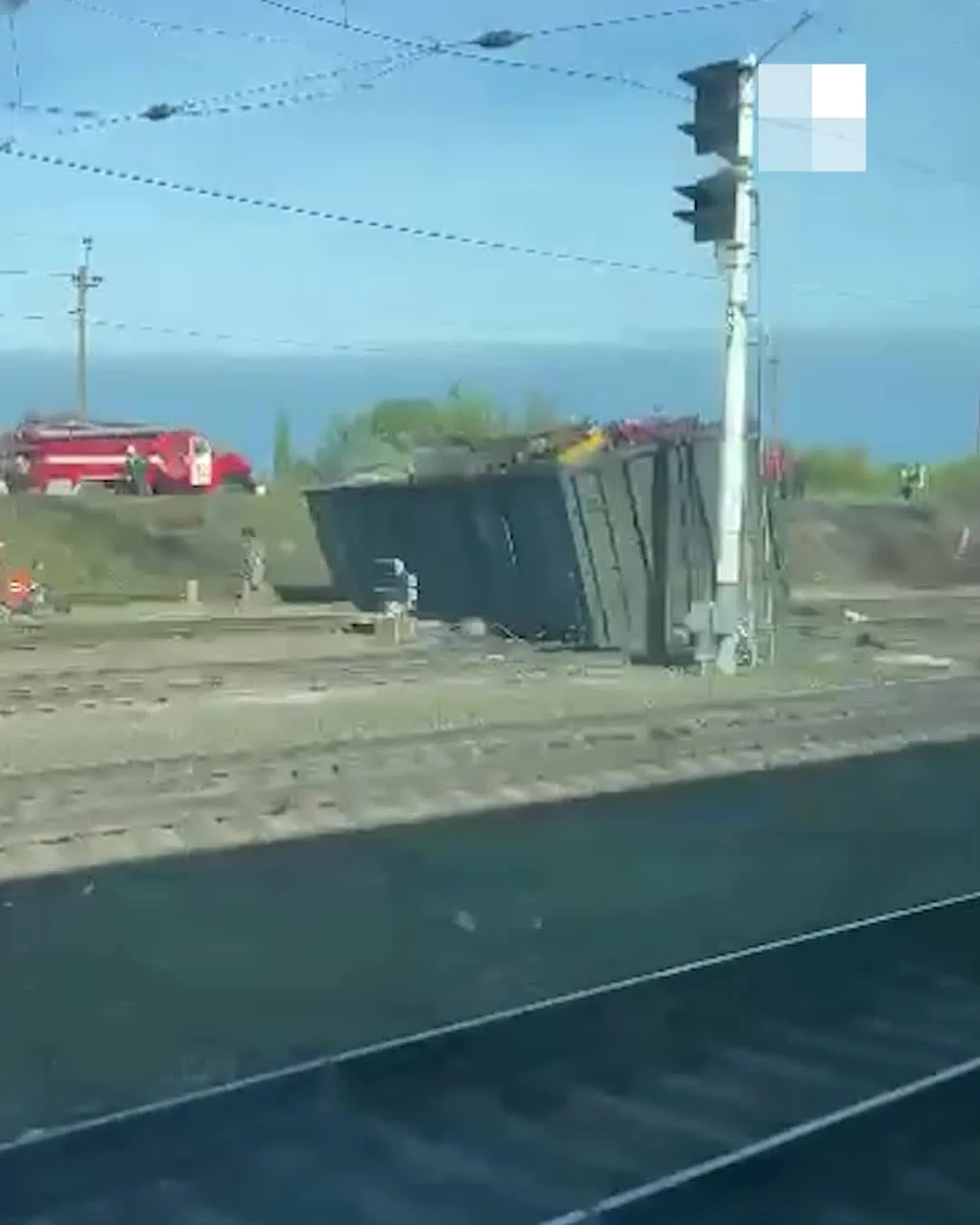 Горожане сняли на видео крушение грузового поезда под Волгоградом - 14 мая  2024 - V1.ру