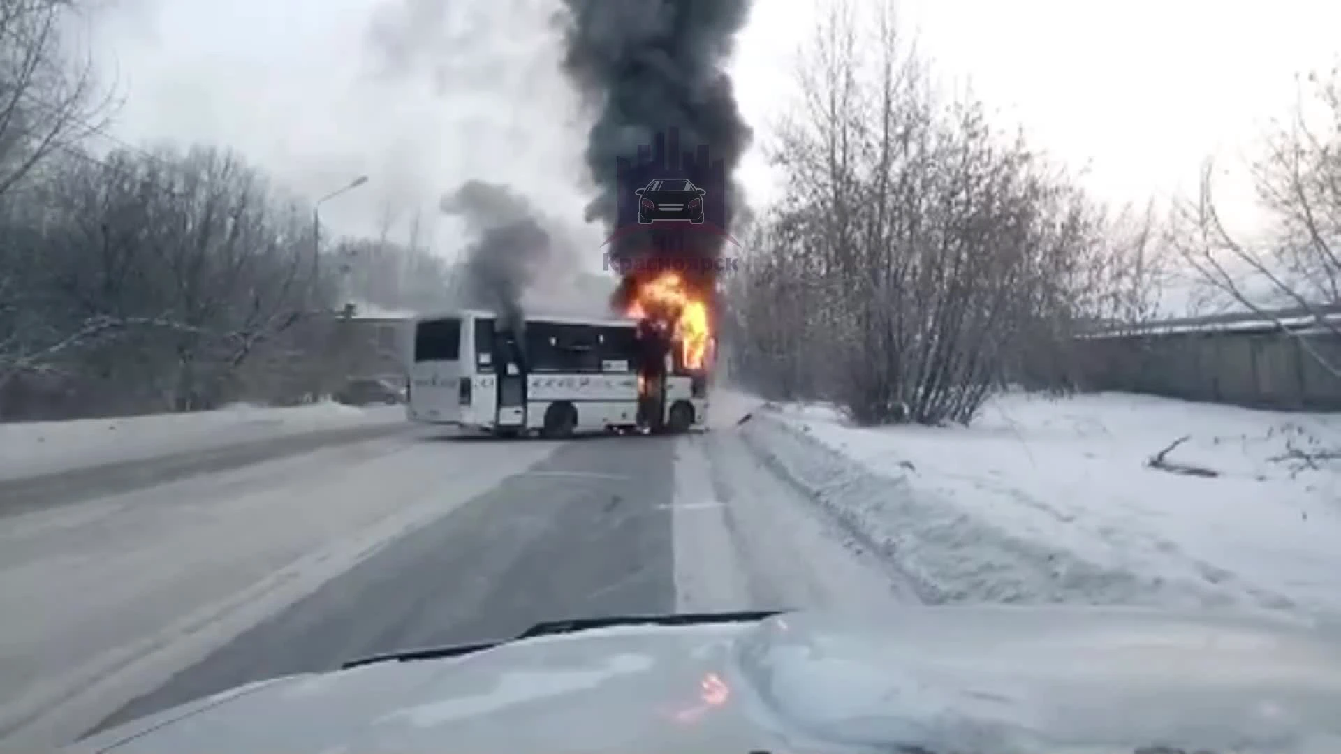 В Красноярске на ходу загорелся автобус - 26 января 2021 - НГС24.ру