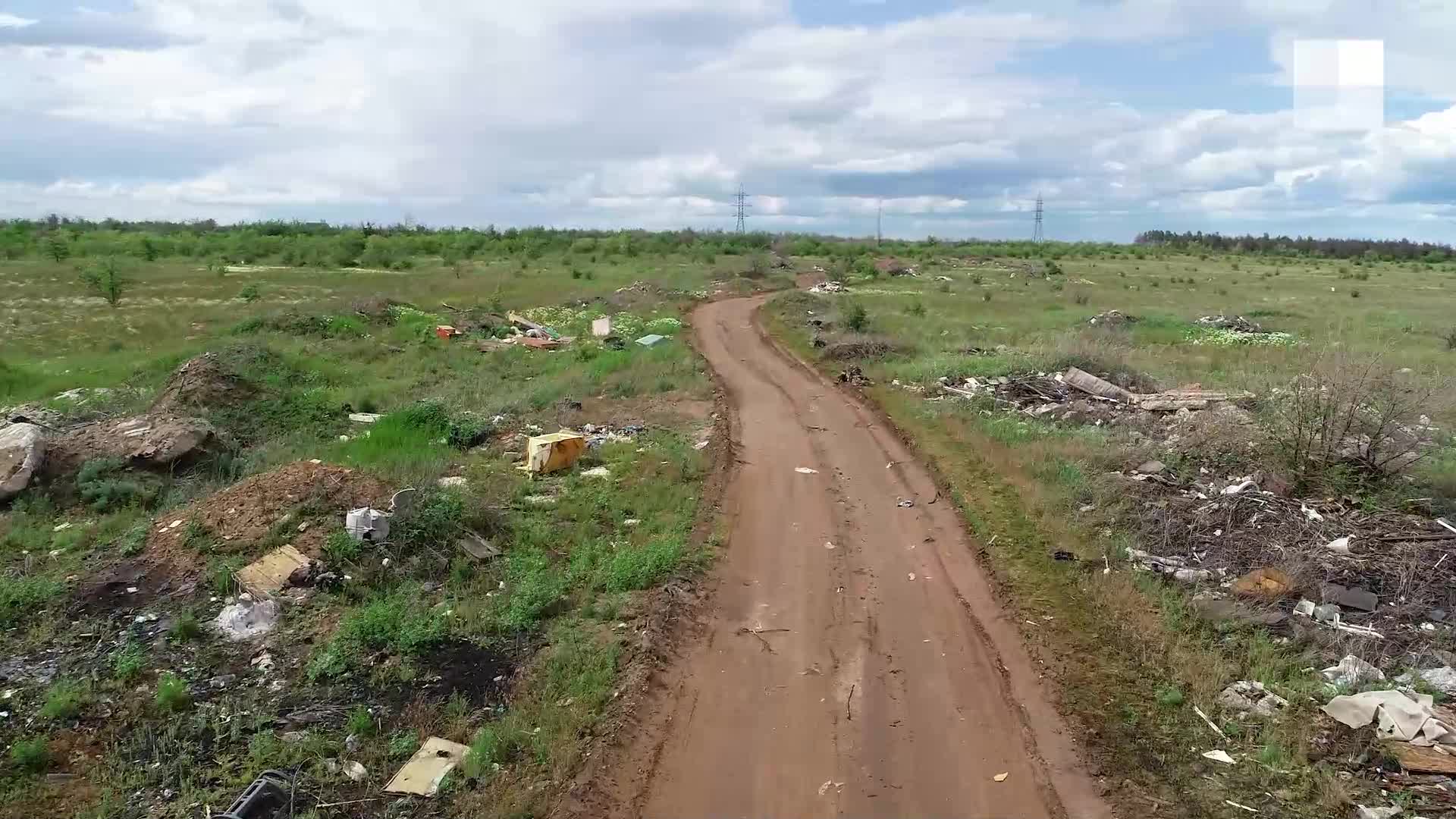 В Волгограде мемориал «Лысая гора» превратили в гигантскую свалку. Смотрим  сверху на одну из самых позорных свалок города - 16 мая 2022 - V1.ру