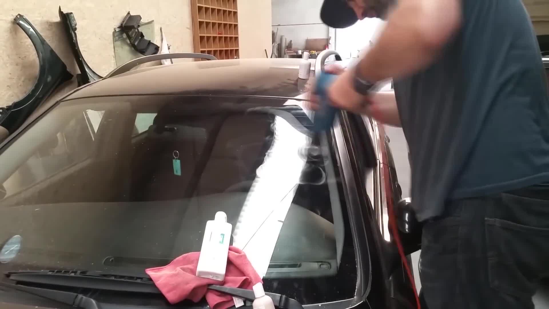 Как убрать царапину с автомобиля: кузова, салона, стекла