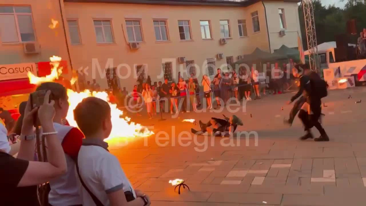 Артистка фаер-шоу загорелась во время выступления в Люберцах: видео — во  время празднования Дня Молодежи в подмосковных Люберцах чуть не сгорела  заживо девушка, подробности; фаер-шоу в Москве - 30 июня 2024 - МСК1.ру