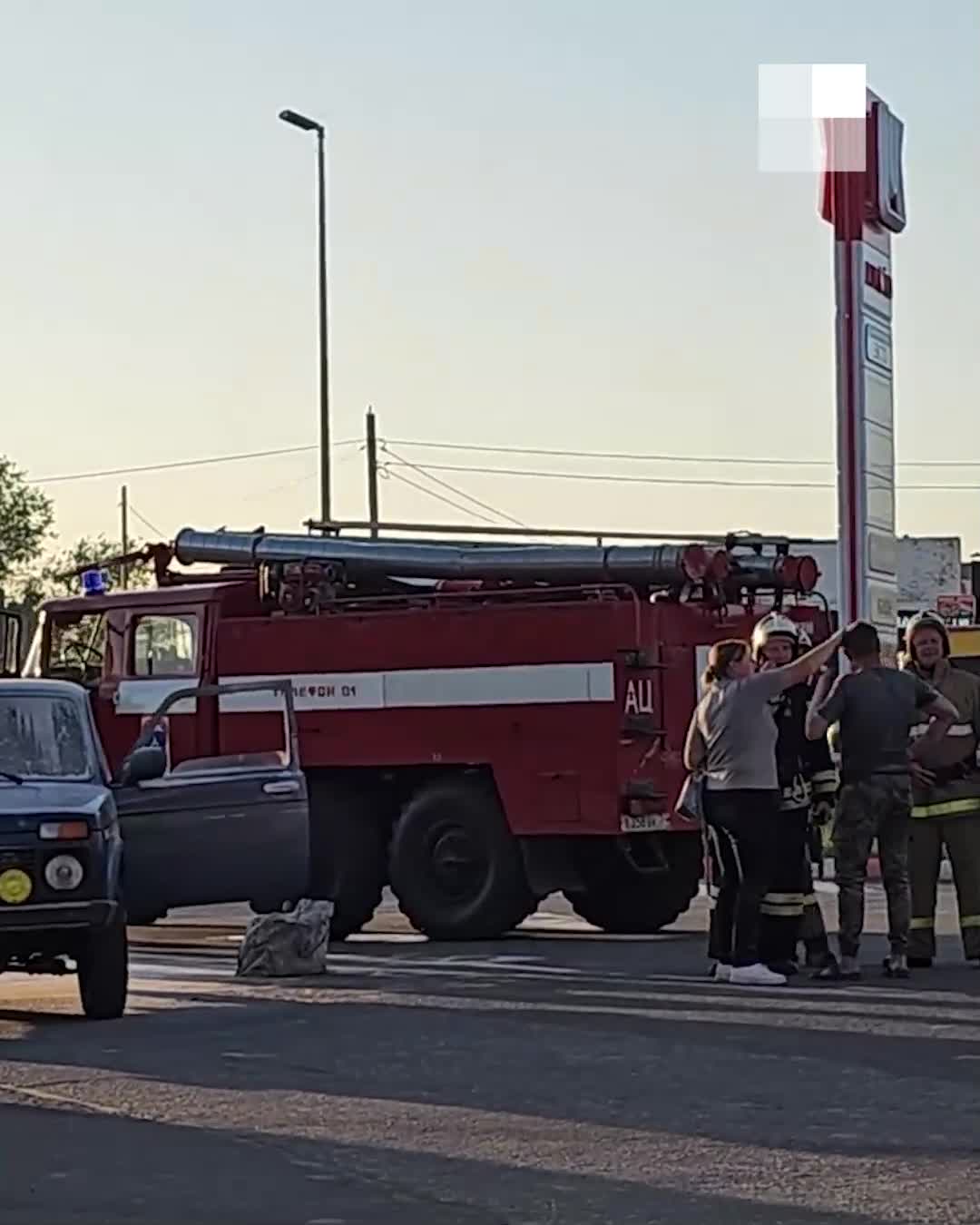 Под Волгоградом на заправке вспыхнул внедорожник - 31 августа 2023 - V1.ру