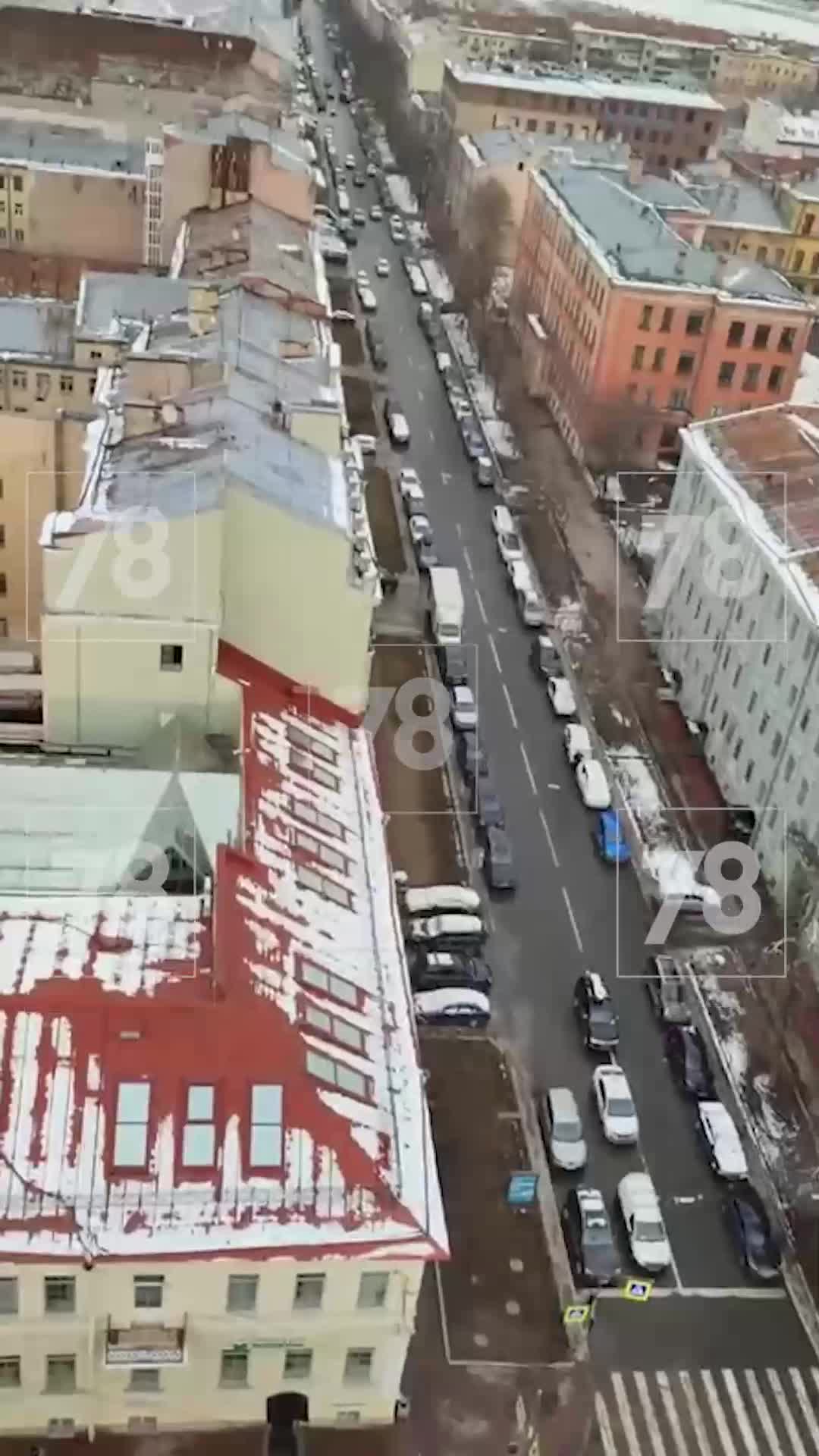 Руферы записали головокружительное видео со шпиля лютеранской кирхи на  Васильевском острове — Мегаполис