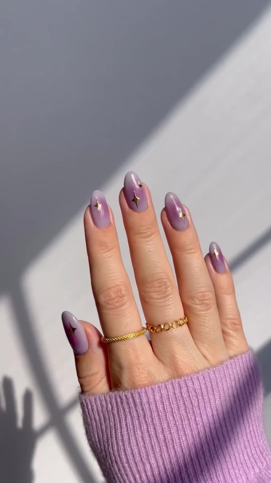 Дизайн ногтей фиолетовый с белым
