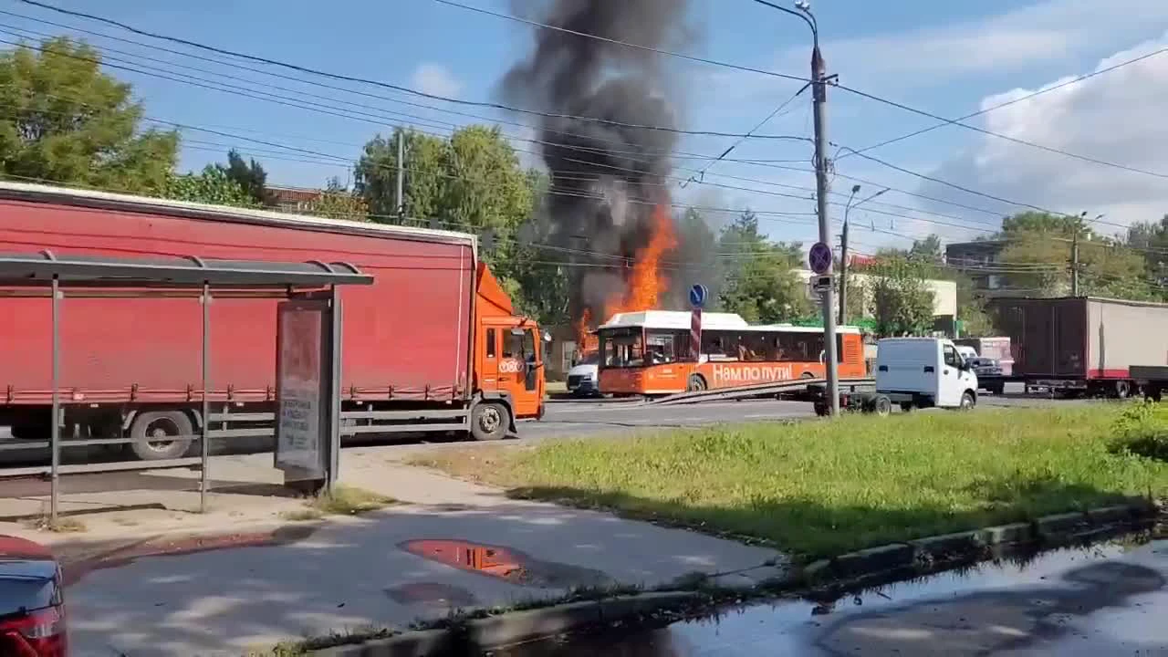 На Московском шоссе в Нижнем Новгороде загорела «Газель» — есть ли  пострадавшие - 14 августа 2023 - НН.ру