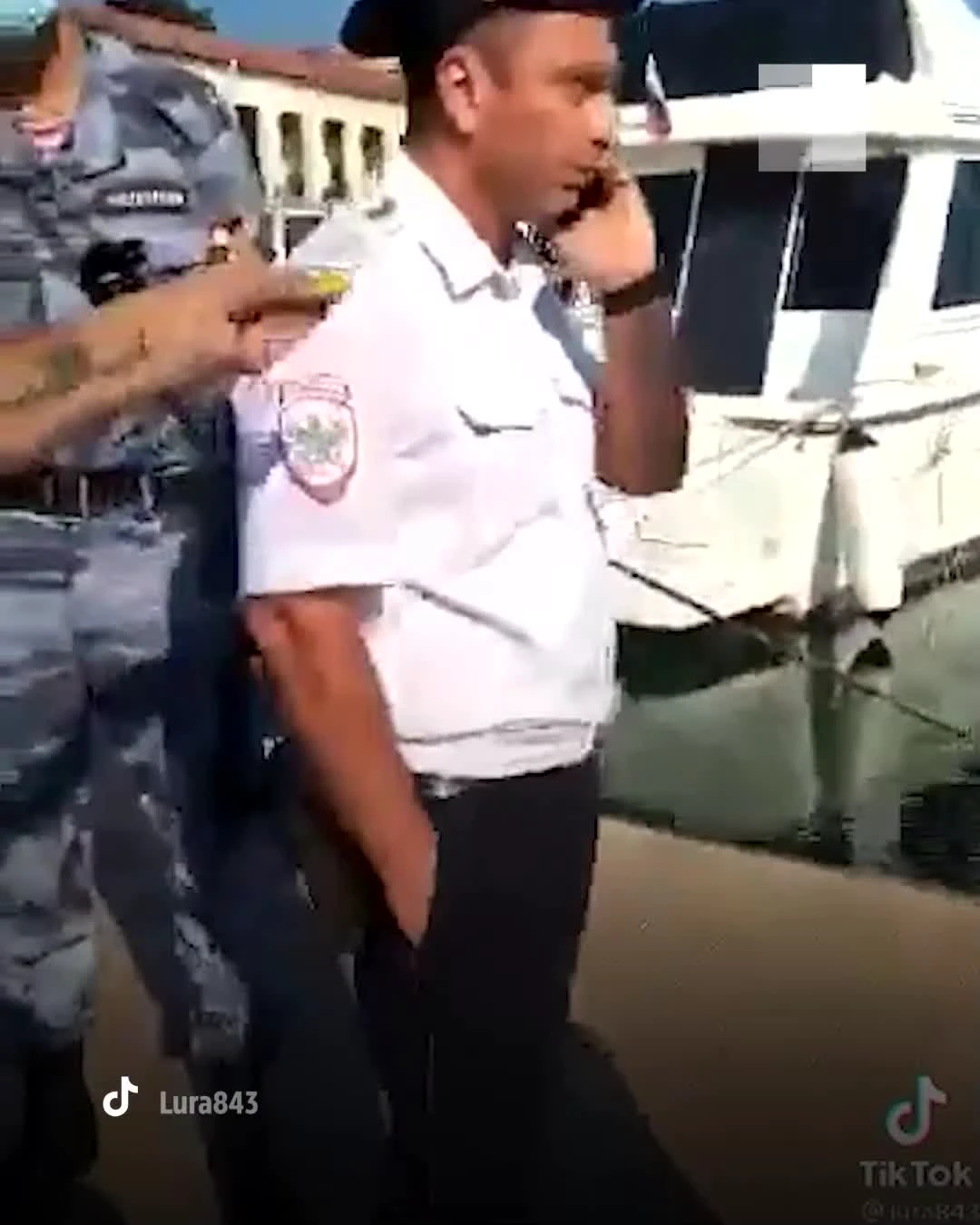 В морском порту Сочи полицейский обматерил женщин: видео от 11 июля 2021  года - 2 августа 2021 - 93.ру