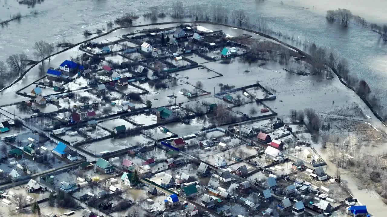 В Кургане ночью прорвало дамбу в СНТ «Тюльпан» - 17 апреля 2024 - 45.ру