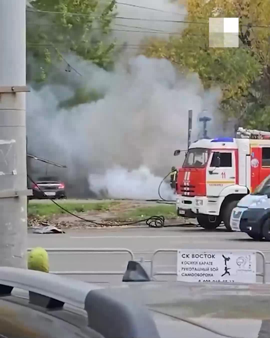 Много дыма из ничего: на Комсомольском проспекте сгорели Lada Priora и  Daewoo Matiz | 74.ру - новости Челябинска