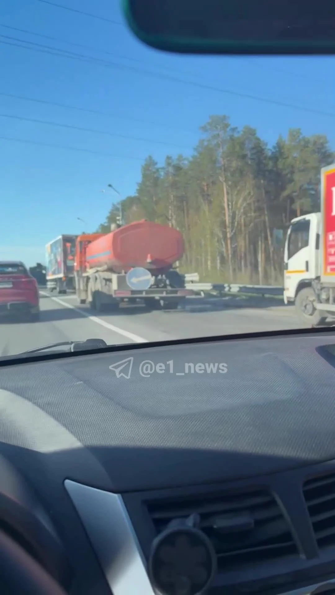 На ЕКАД протянулась длиннющая пробка: там собрался «паровозик» из  грузовиков - 17 мая 2024 - Е1.ру