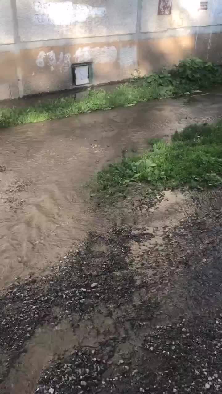 Почему в доме на Ворошилова в Кемерове вода затекала в подвал, из-за чего  прошел прорыв трубы на Ворошилова в Кемерове, комментарий мэрии, 23 июня  2022 года - 23 июня 2022 - НГС42.ру