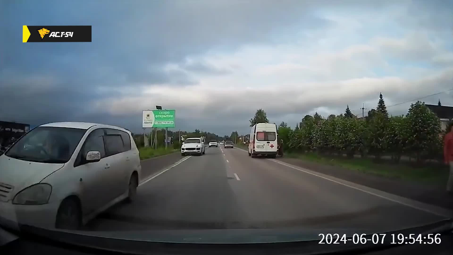 Под Новосибирском произошло ДТП легковушки и грузовика — видео с места - 8  июня 2024 - НГС.ру