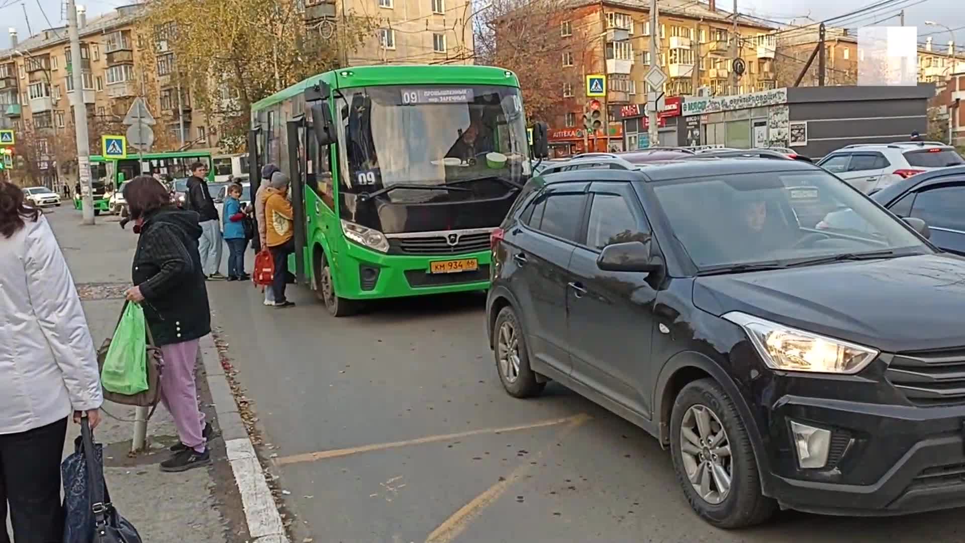 В Екатеринбурге маршрутки нарушают правила, как наказывают водителей  автобусов за нарушения ПДД - 11 октября 2023 - Е1.ру