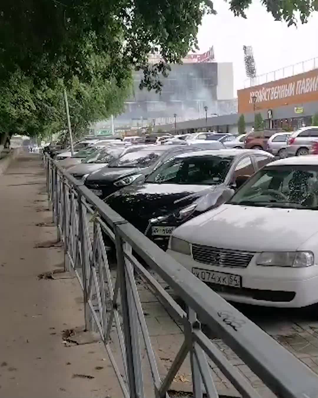 В Новосибирске жители домов у рынка недовольны гарью от мангалов - 11 июля  2023 - НГС.ру