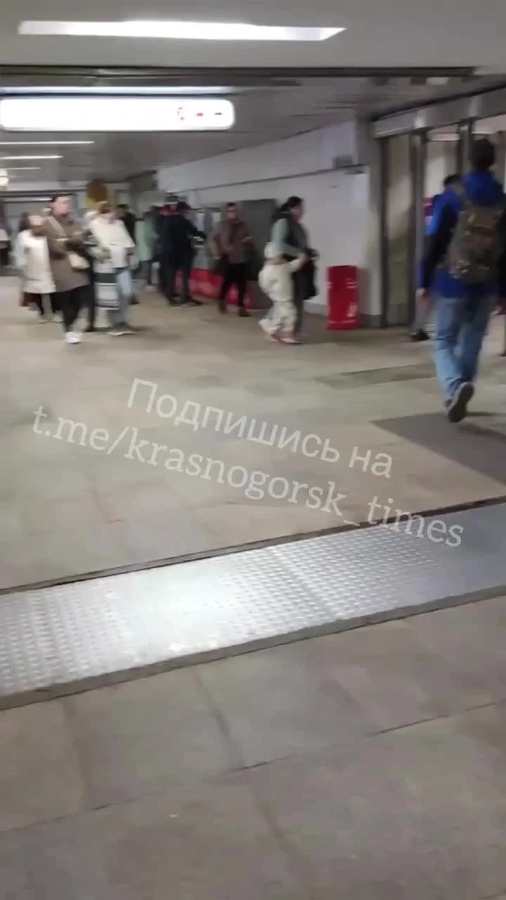 ЧП в Подмосковье: жители Красногорска стоят в многокилометровых очередях,  чтобы сесть в маршрутку, работа маршрутки 38К, очереди на автобус у станции  «Тушинская» № 120 - 2 октября 2023 - МСК1.ру