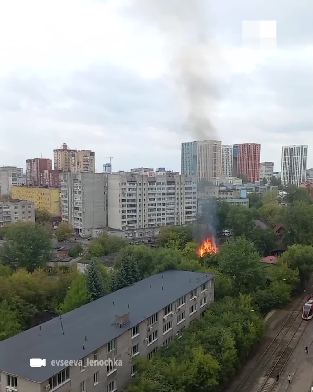 Возле Центрального рынка в Перми загорелся многоквартирный расселенный дом  8 сентября 2023 г - 8 сентября 2023 - 59.ру