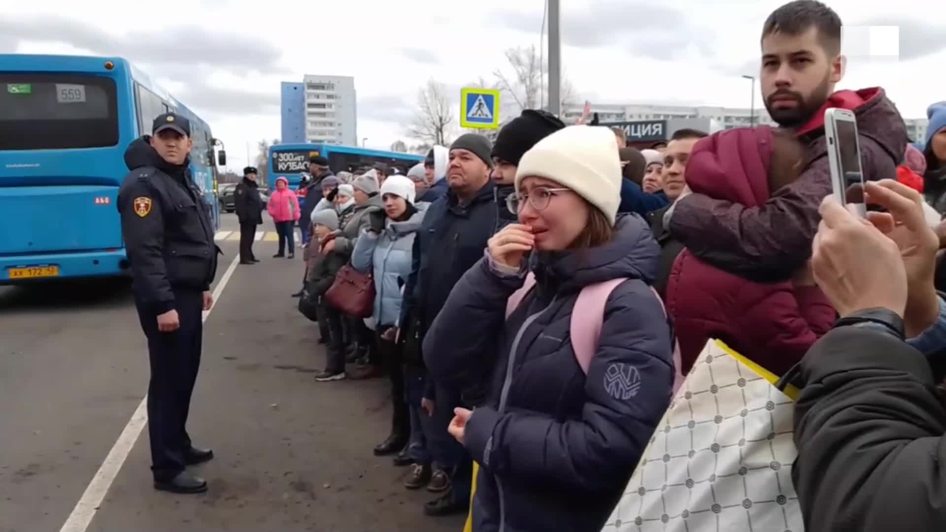 Как прошла отправка восьмой группы мобилизованных из Кузбасса в октябре  2022 года: эмоциональное видео с проводов - 25 октября 2022 - НГС42.ру