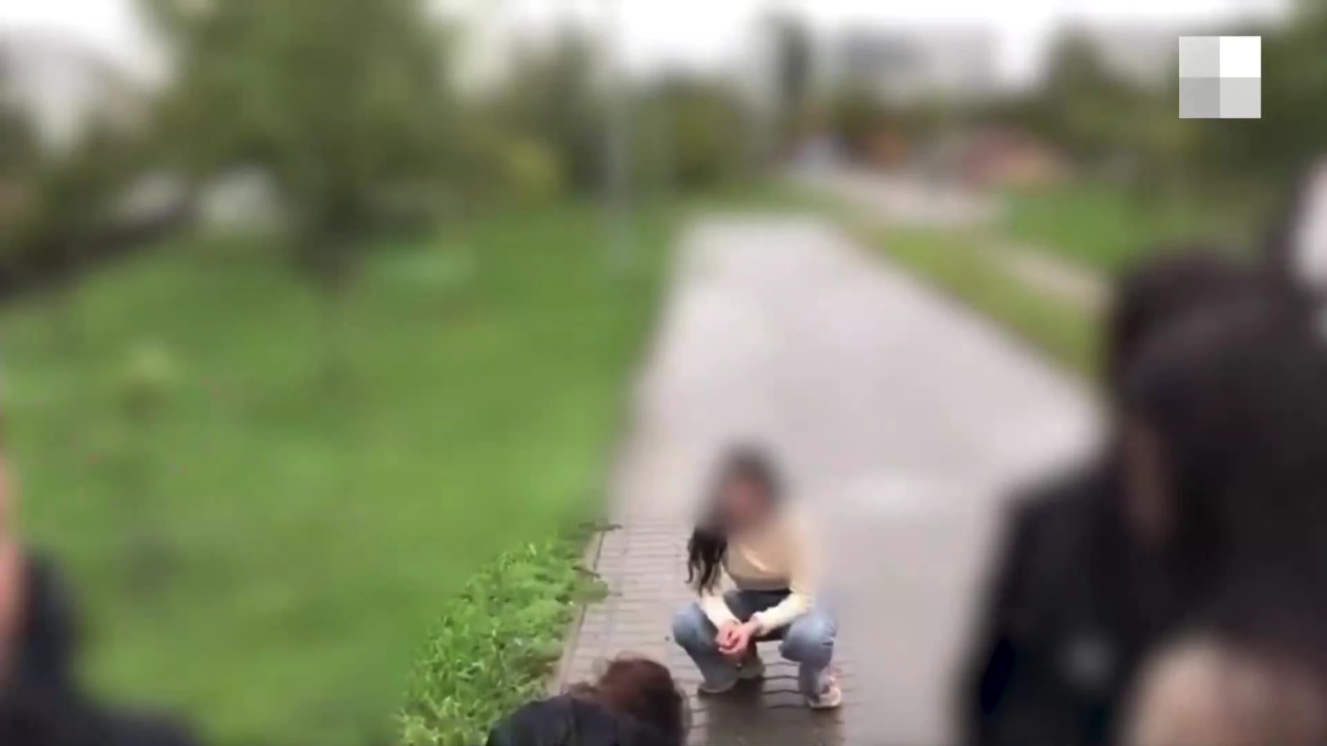 В Волгограде школьницы жестоко избили сверстницу — видео - 25 октября 2023  - v1.ru