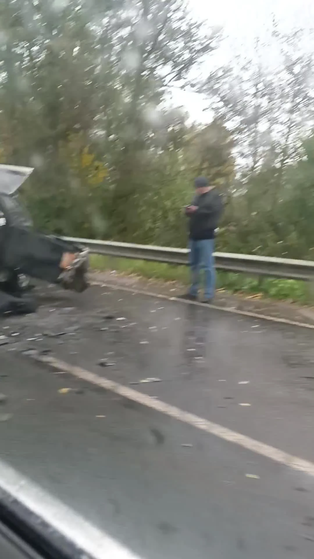 Ладу» раскурочил удар о встречную фуру в Тайцах, водителя вырезали из машины  и увезли в больницу — Мегаполис