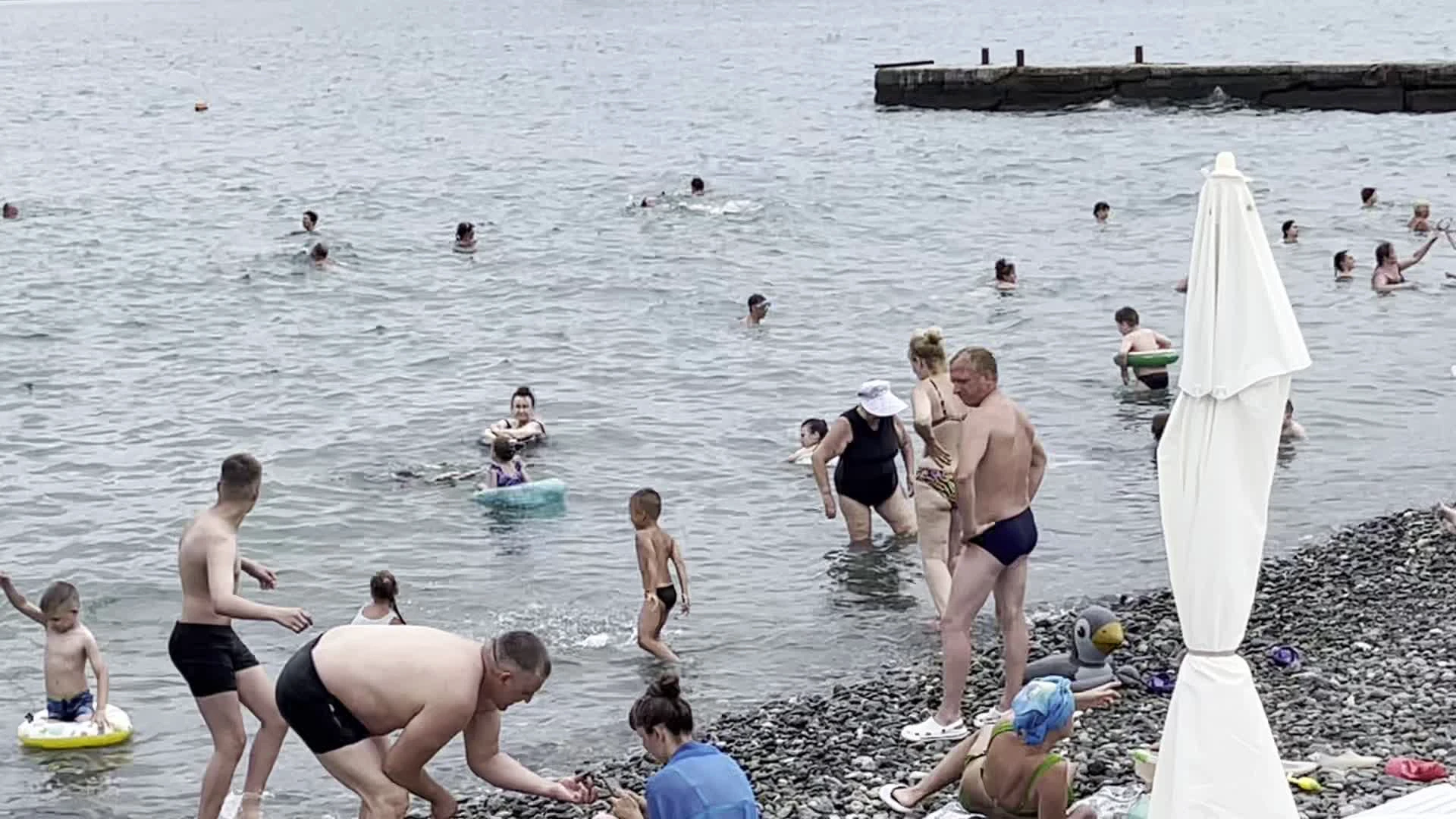 Полиция Сочи разыскивает туристов за секс на сапборде в море у пляжа