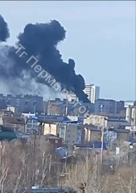 Жильцы дома в центре Перми обеспокоены растущим провалом. Фото, видео