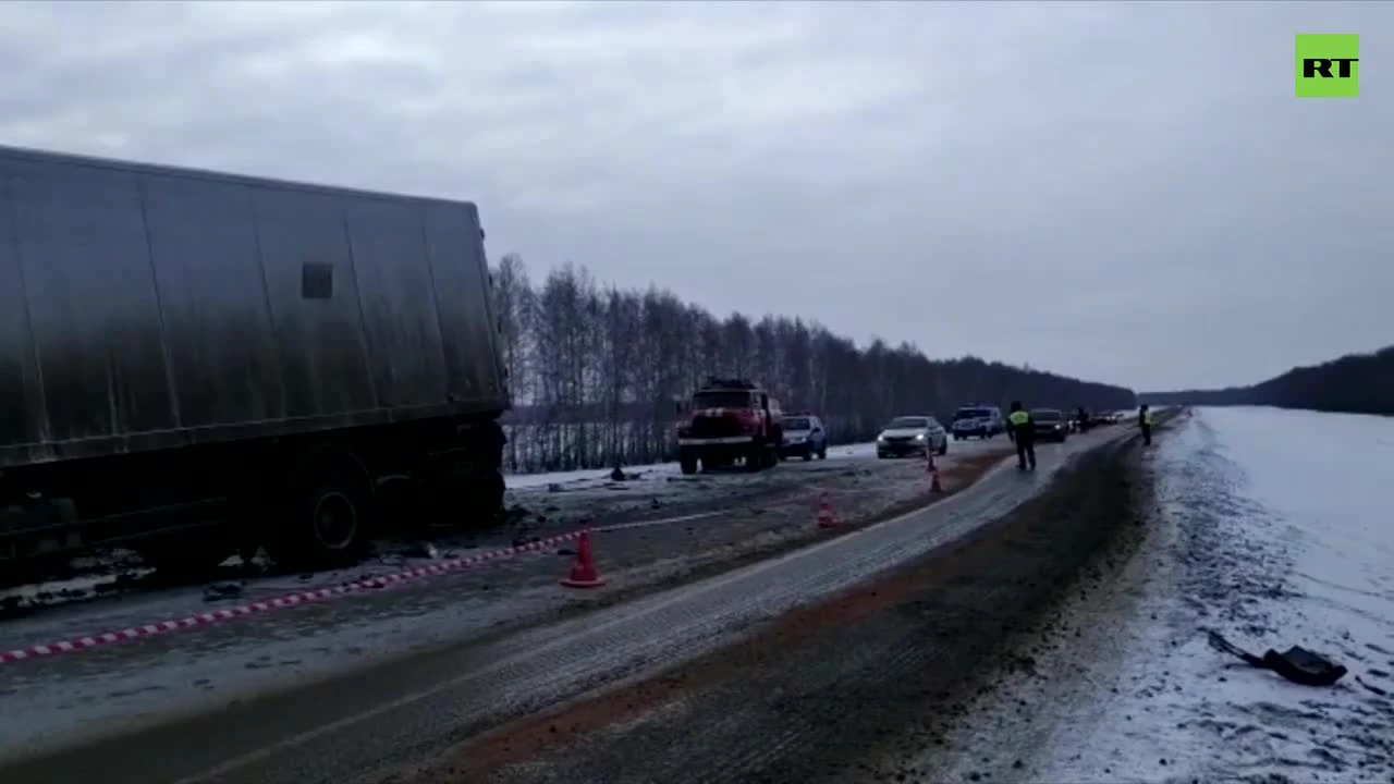 Видео с места столкновения «газели» и грузовика под Тамбовом, где погибли  шесть человек — РТ на русском