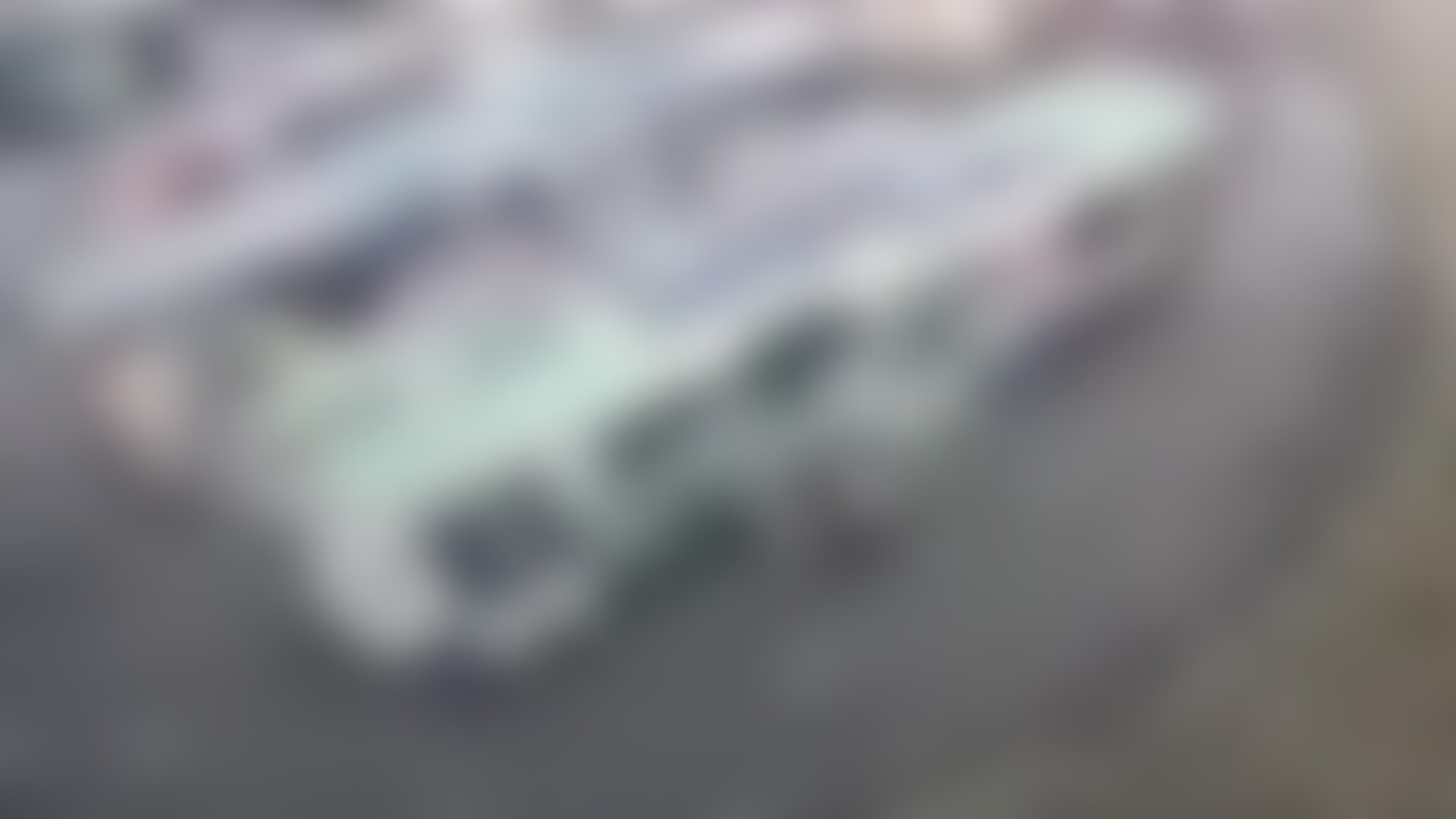 В Ярославле два подростка разрисовали троллейбус, стоящий в депо на  Ленинградском проспекте, 37, Яргорэлектротранс: видео с камер  видеонаблюдения - 2 августа 2023 - 76.ru
