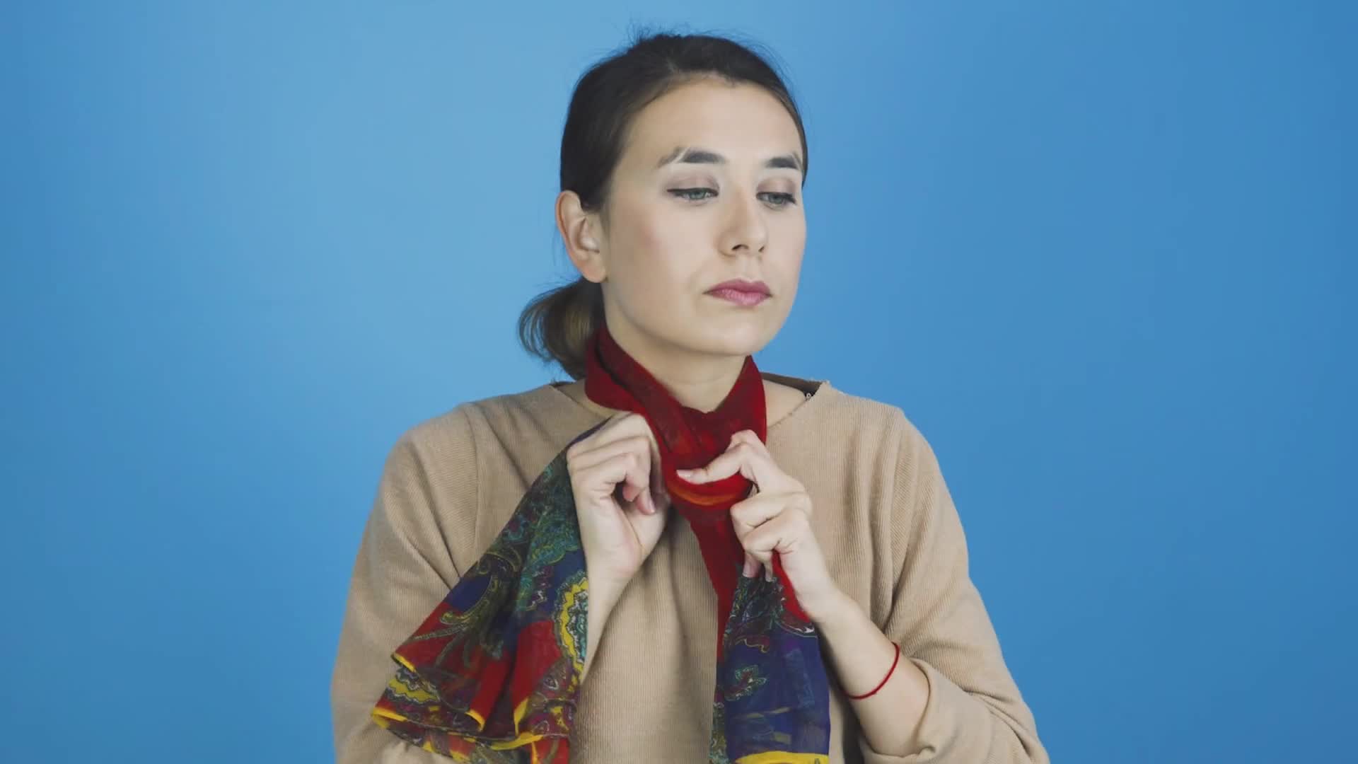 Как красиво завязывать шарф, палантин или платок?