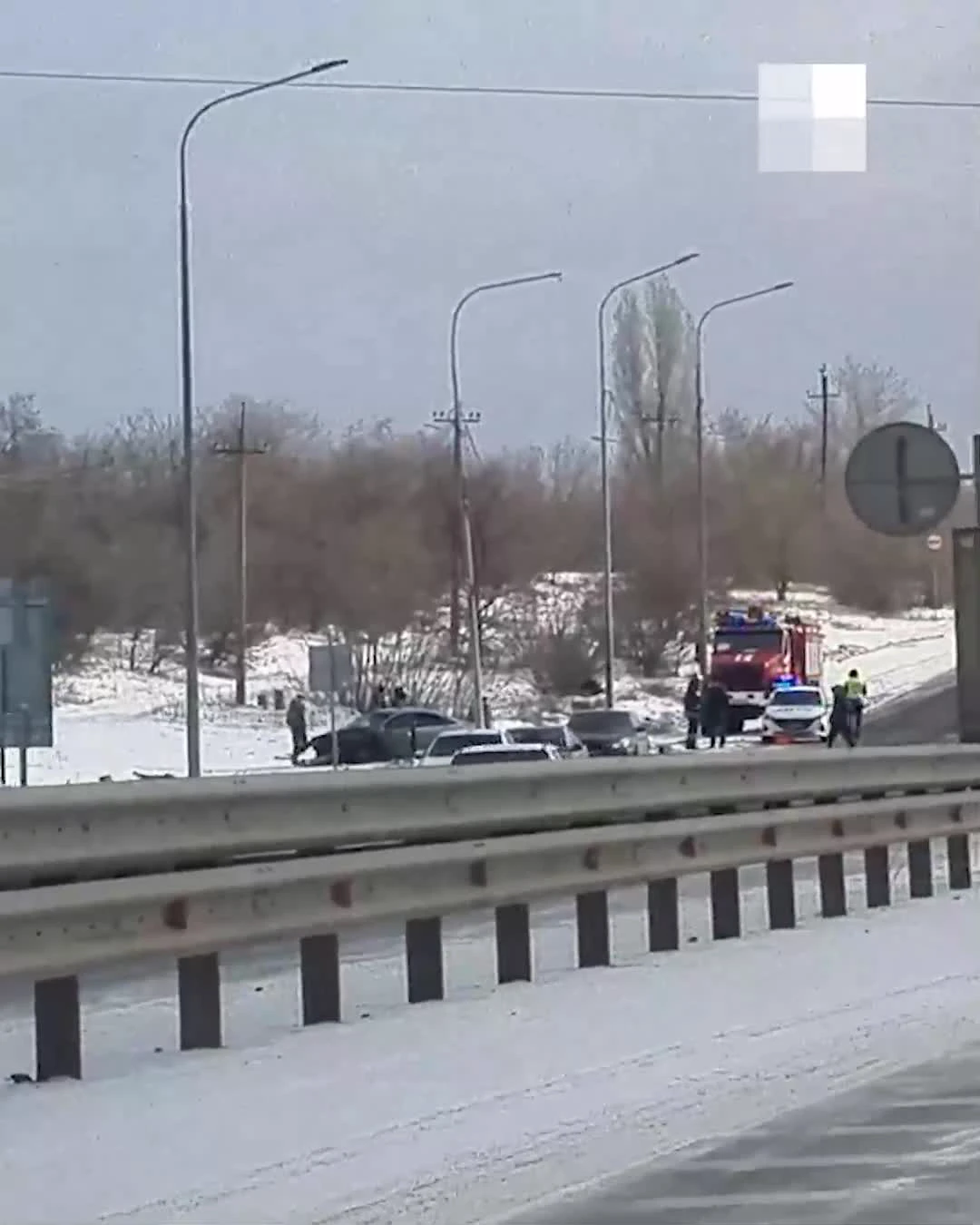 На выезде из Волгограда опрокинулся легковой автомобиль - 20 февраля 2024 -  V1.ру