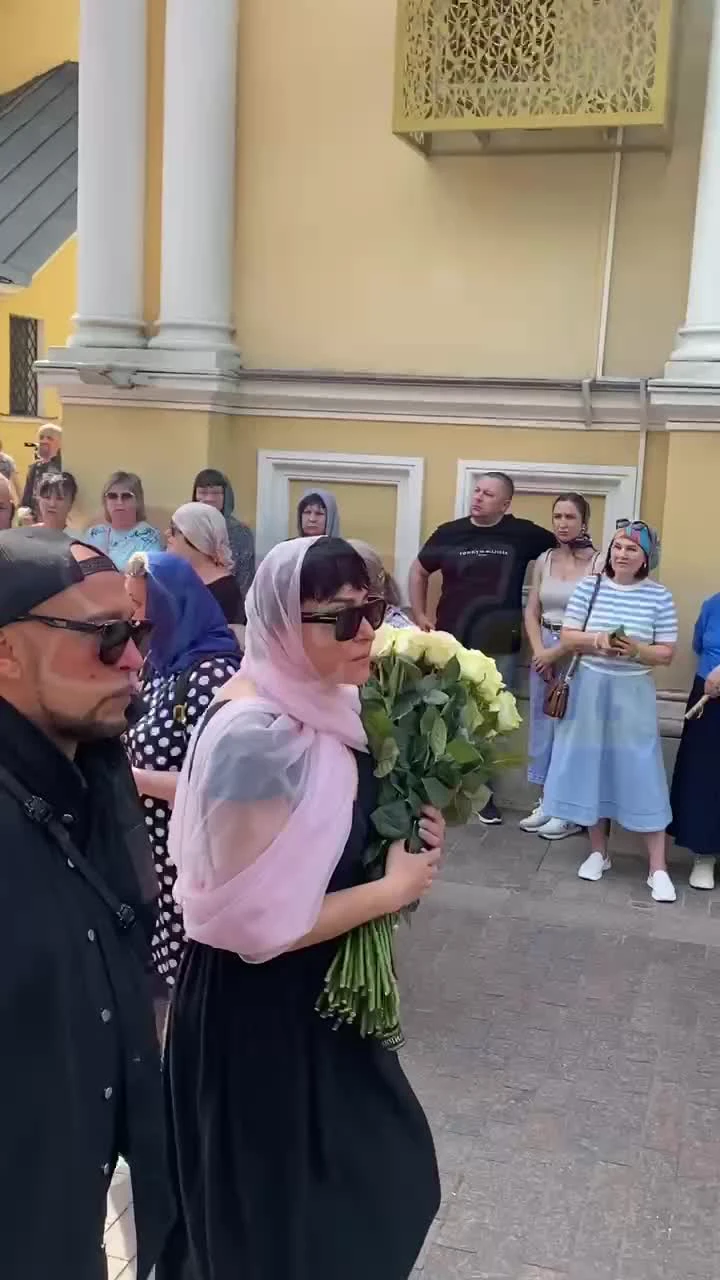 Приехали Лолита, Хазанов и Запашный. В Москве прощаются с Анастасией  Заворотнюк: видео