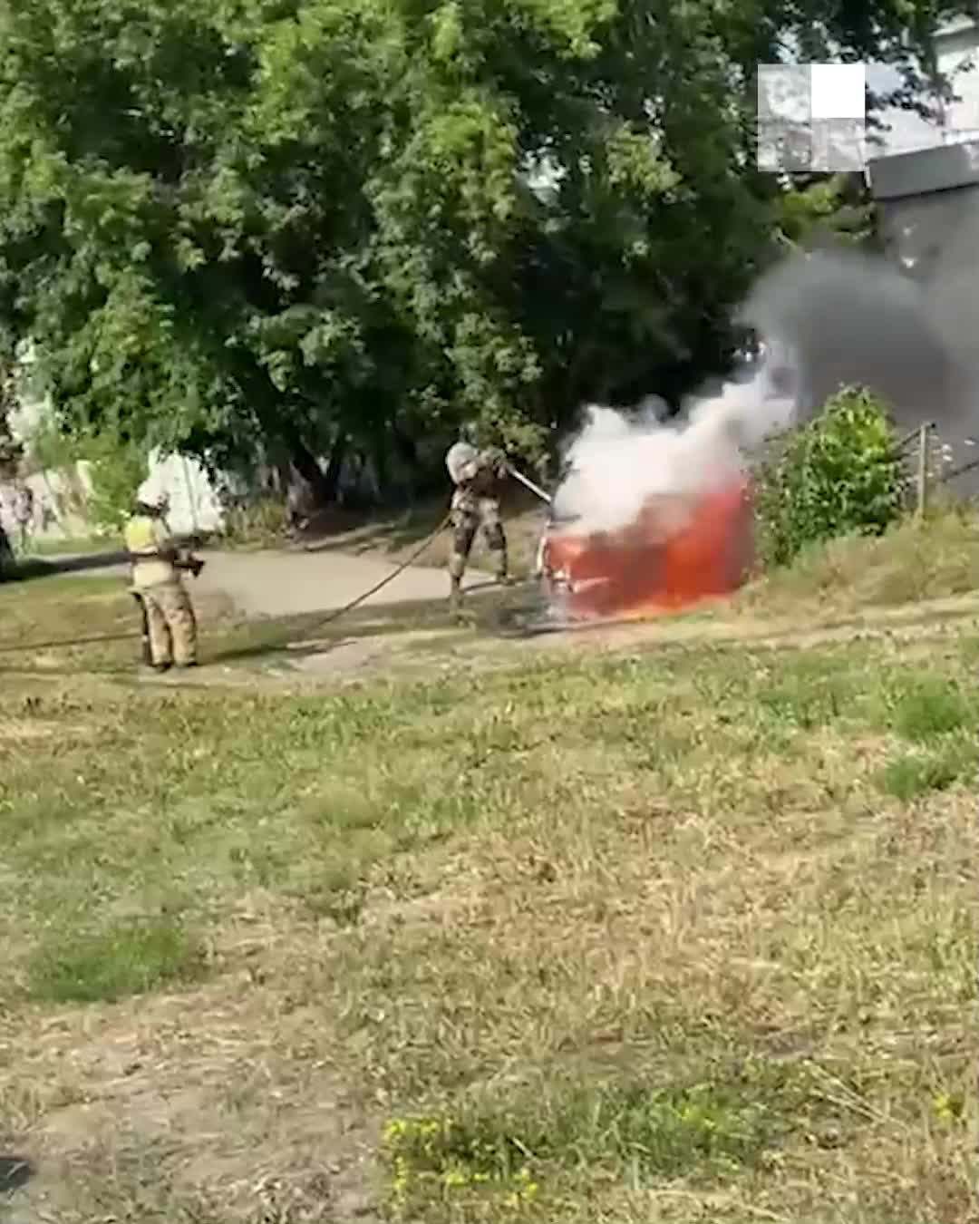 В Екатеринбурге на Елизаветинском шоссе сгорела машина: видео - 17 июля  2022 - Е1.ру