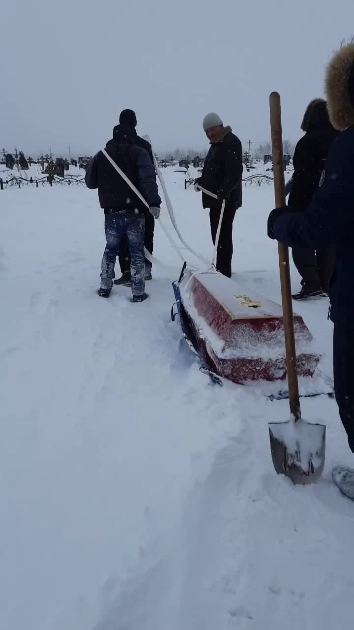 Скандал с кладбищем в Челнах: родственники целый час тащили гроб по снегу,  11 февраля 2022 год - 11 февраля 2022 - 116.ру