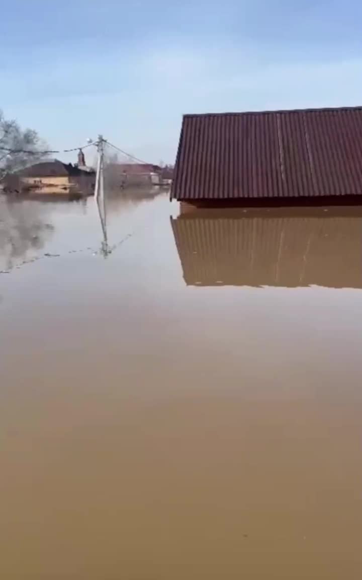 Как выглядит затопленный Орск, где прорвало дамбу: видео очевидцев - 6  апреля 2024 - 161.ру