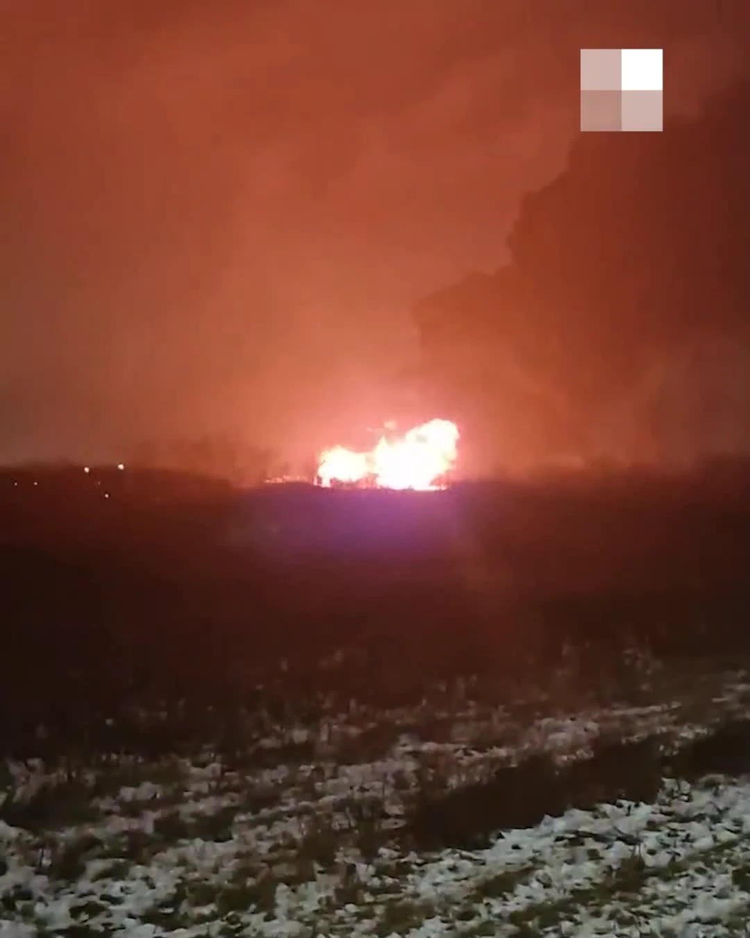 У Западного обхода Перми сгорел склад на Промышленной, 110/2: фото и видео  очевидцев и что там горело - 3 ноября 2023 - 59.ру